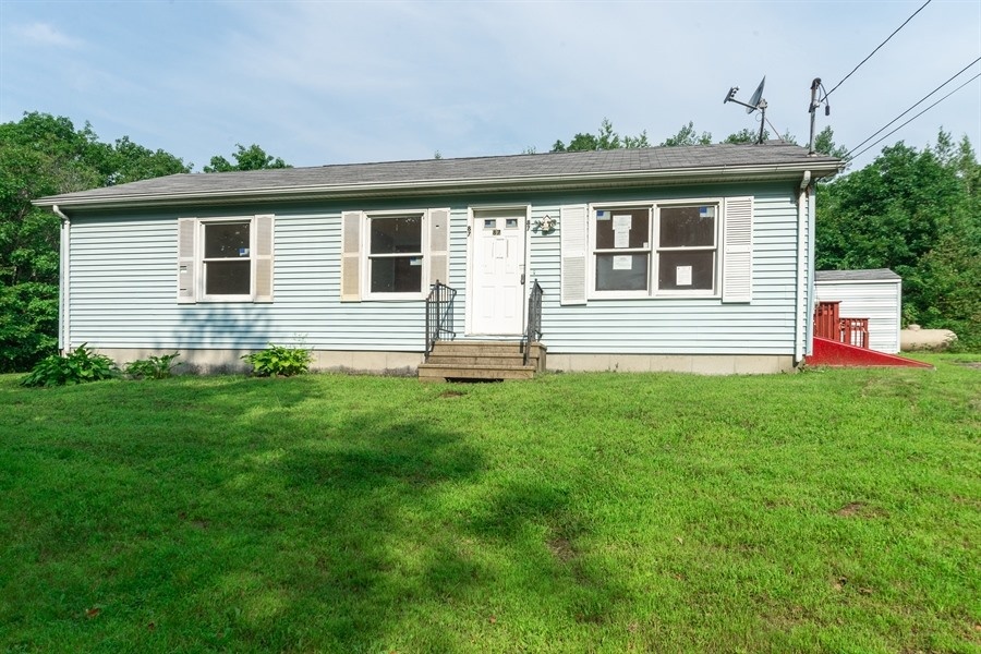 Monson Rd, Wales, MA 01081