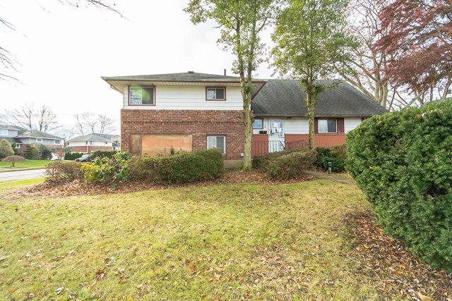 Westbury Ave, Plainview, NY 11803