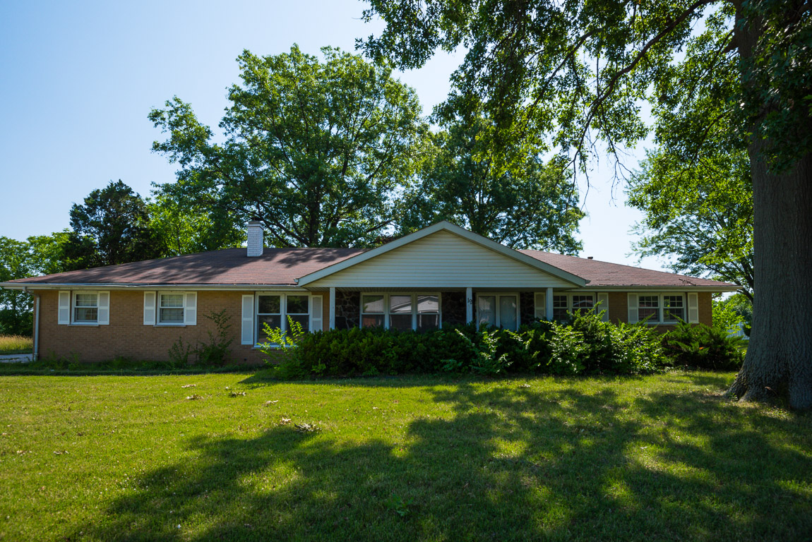 Dana Dr, Florissant, MO 63033