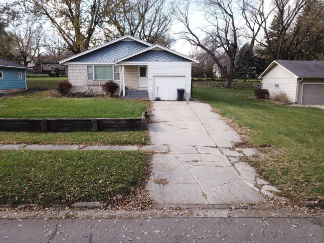 403 2ND AVE SE  , Sioux Center, IA 51250 