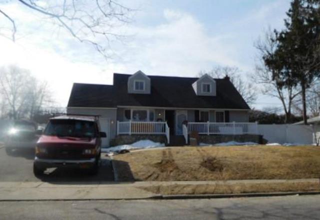Ellen Pl, Kings Park, NY 11754