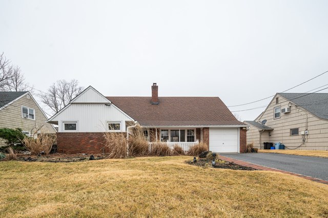 Bulaire Rd, East Rockaway, NY 11518