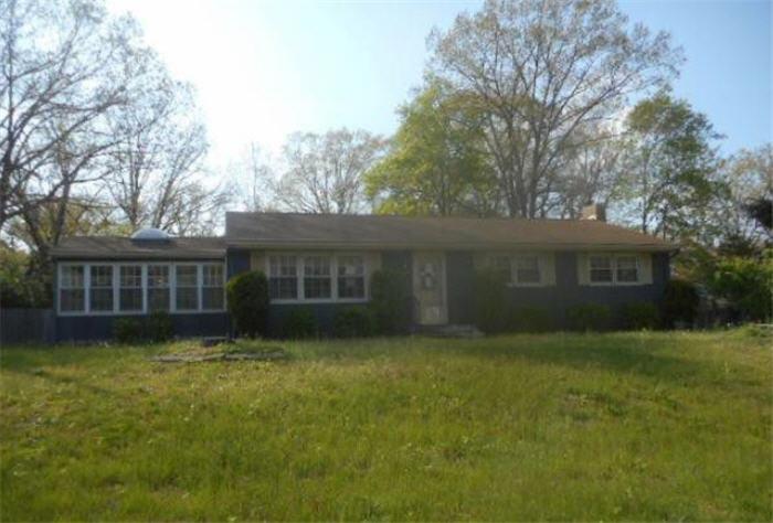 Holly Dr, Millville, NJ 08332
