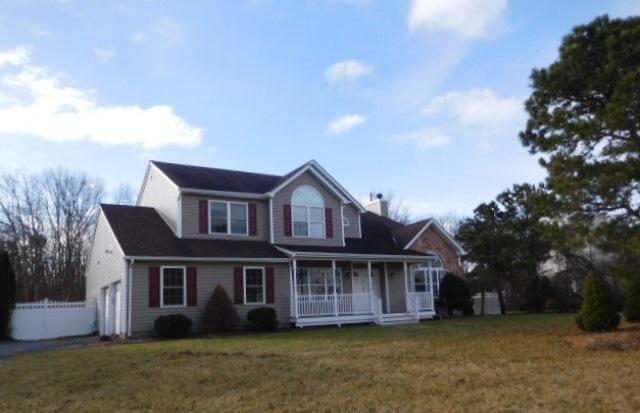 Bittersweet Ln, Center Moriches, NY 11934