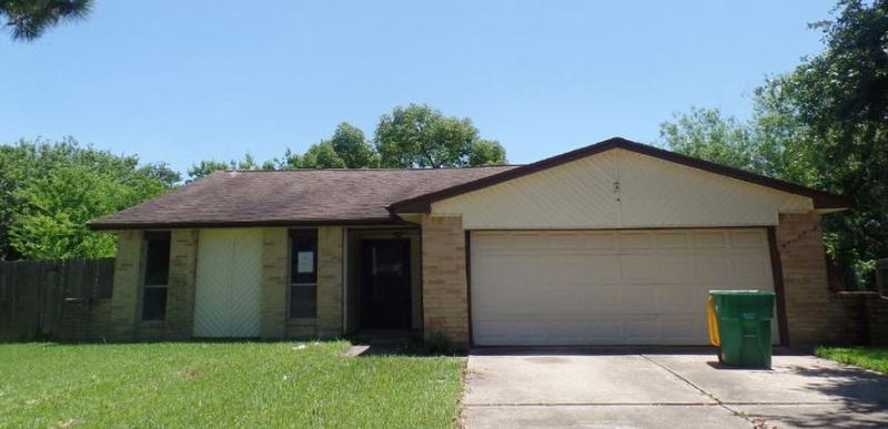 Meadowood Cir, Baytown, TX 77521
