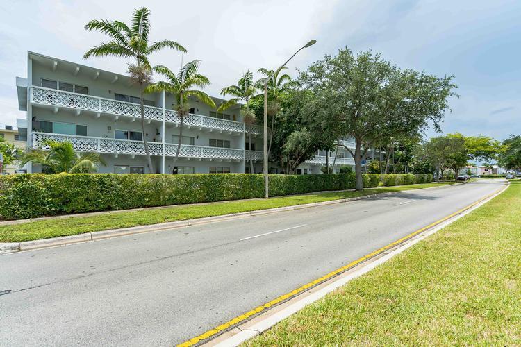 Sans Souci Blvd, North Miami, FL 33181