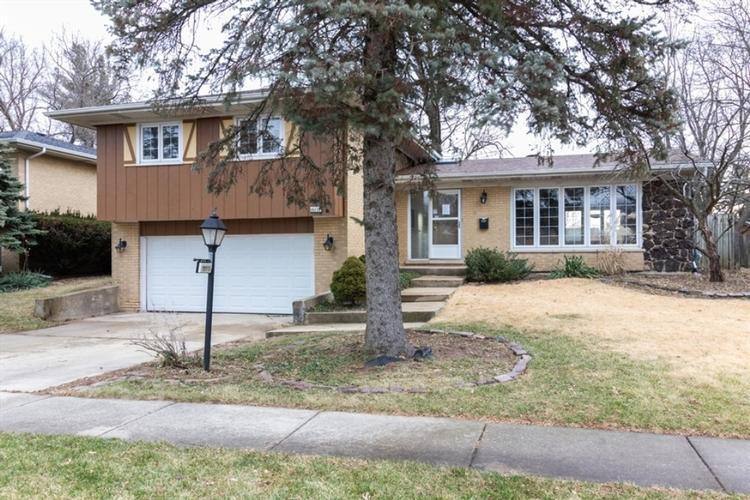Willow Ln, Oak Forest, IL 60452