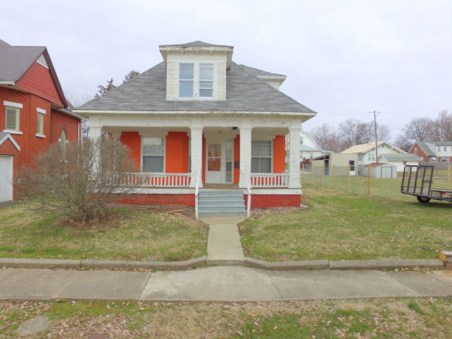 212 W 4TH ST  , Bicknell, IN 47512 