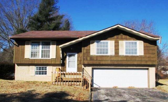 Floradora Dr, Belleville, IL 62220