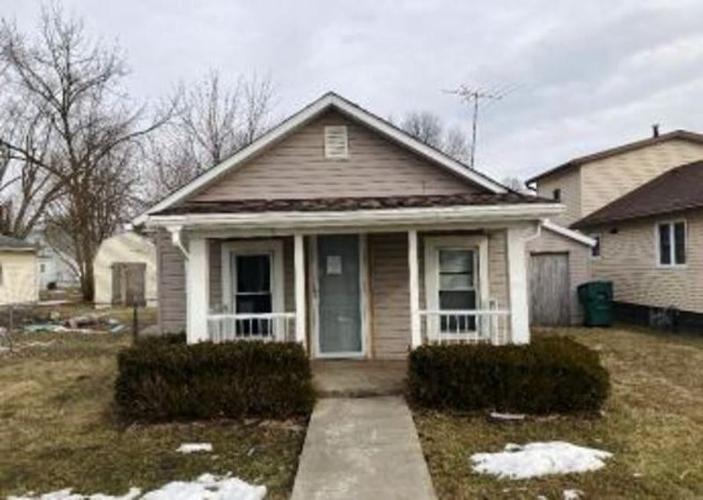 16th St, Muncie, IN 47302