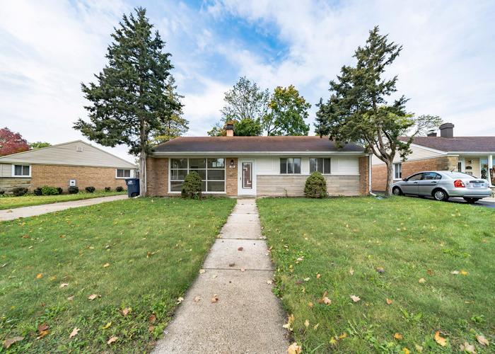 Villa Dr, Des Plaines, IL 60016