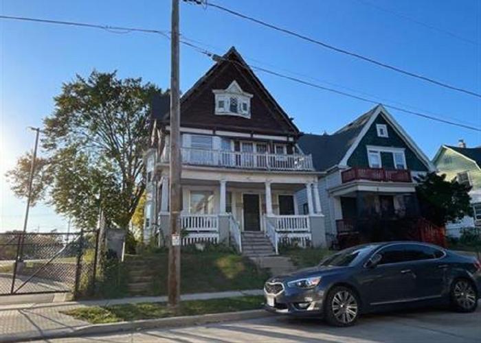 15th St, Milwaukee, WI 53206