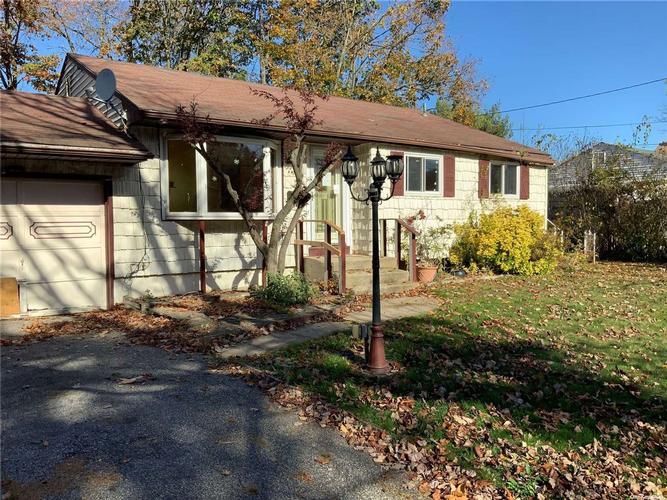 Willow St, Brentwood, NY 11717