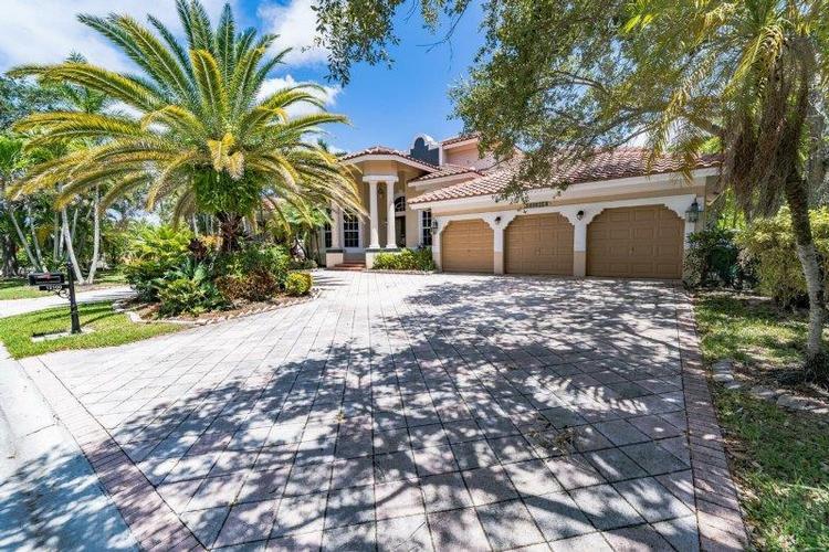 10th St, Coral Springs, FL 33071