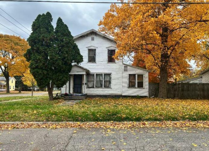 121 W CUSHMAN ST  , Three Rivers, MI 49093 