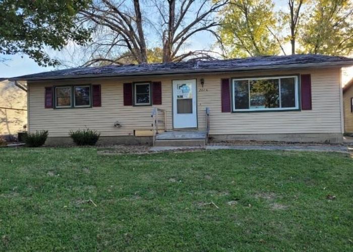 Dennis Ave, Decatur, IL 62526
