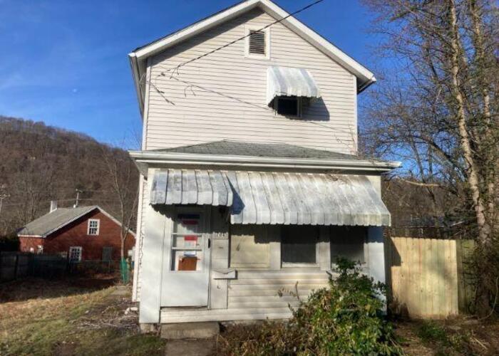 Armstrong Ave, Apollo, PA 15613