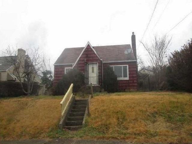 Rosslyn Ave, Springdale, PA 15144