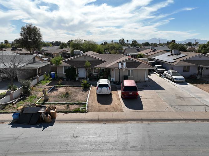 Earll Dr, Phoenix, AZ 85033
