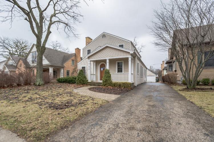 Scranton Ave, Lake Bluff, IL 60044