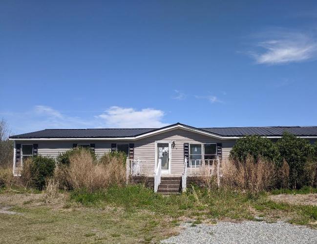Hb Lewis Rd, Clinton, NC 28328