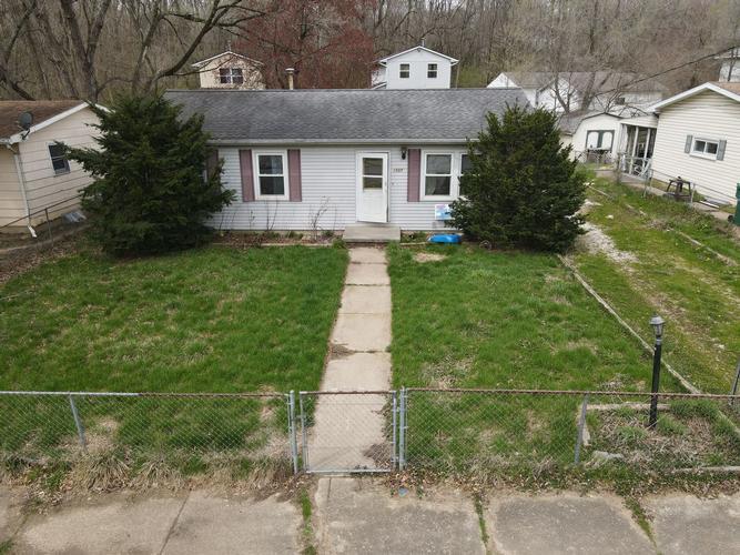 Queens Dr, Peoria, IL 61605