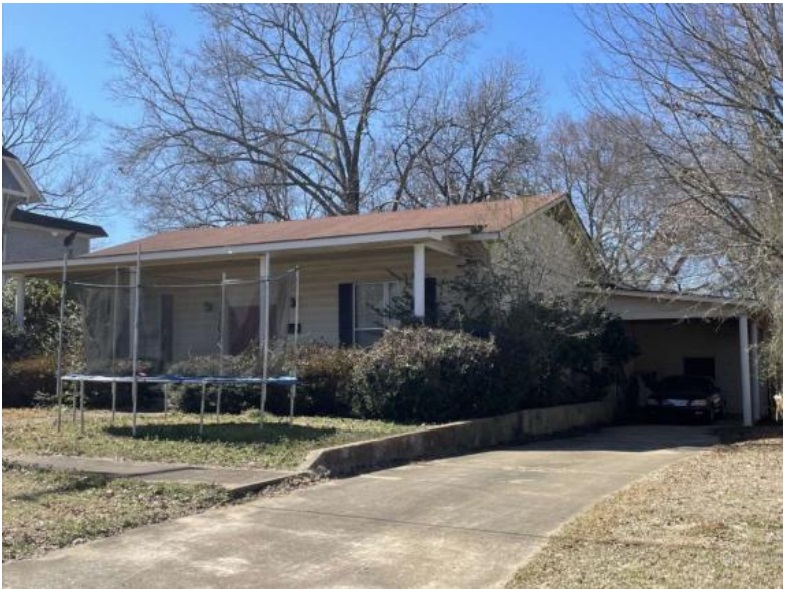 Chestnut St, Warren, AR 71671