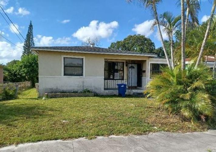49th St, Miami, FL 33142
