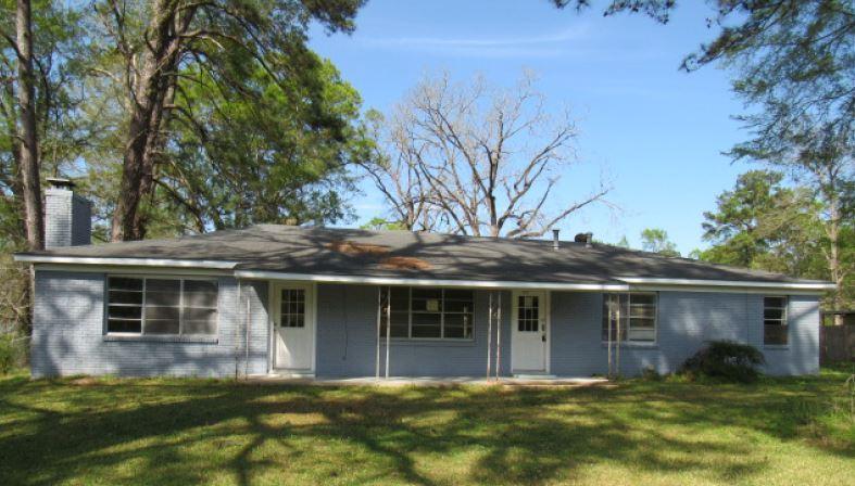 Davis Dr, Pineville, LA 71405