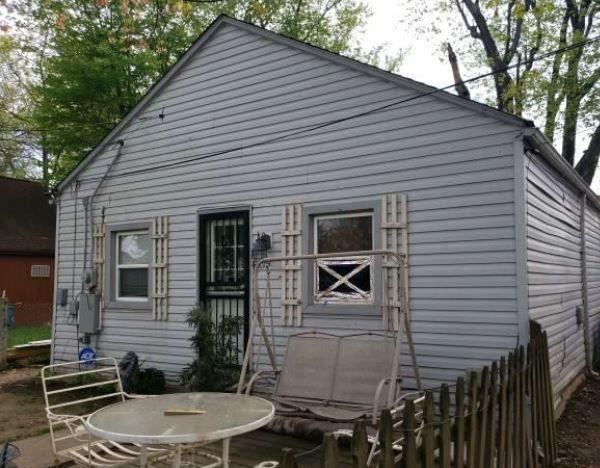Iroquois Ct, Louisville, KY 40214