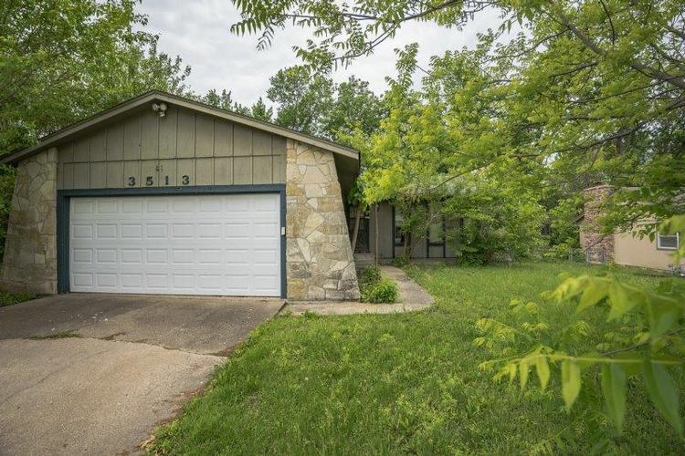 Moundview Dr, Topeka, KS 66614