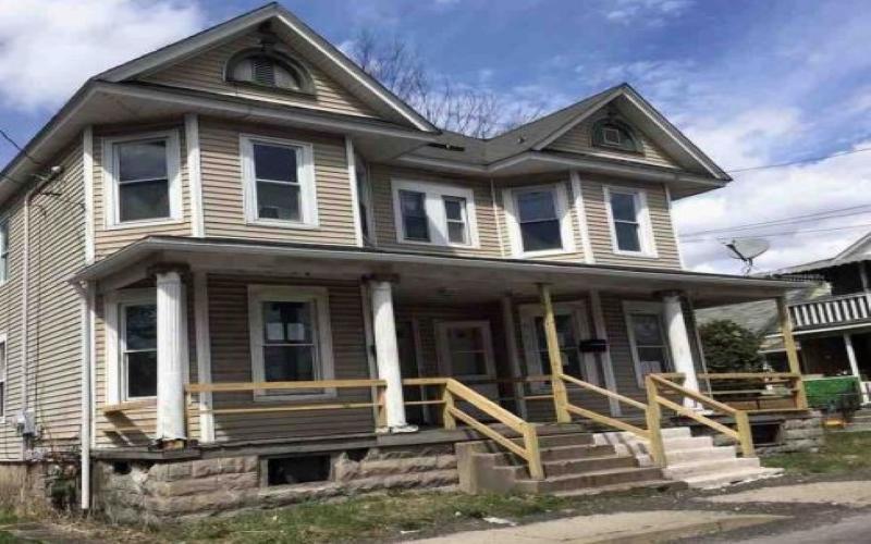 River St, Carbondale, PA 18407
