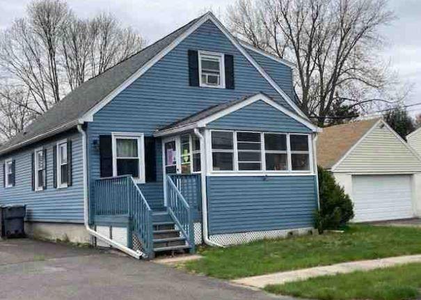 Woodlawn Ave, Enfield, CT 06082