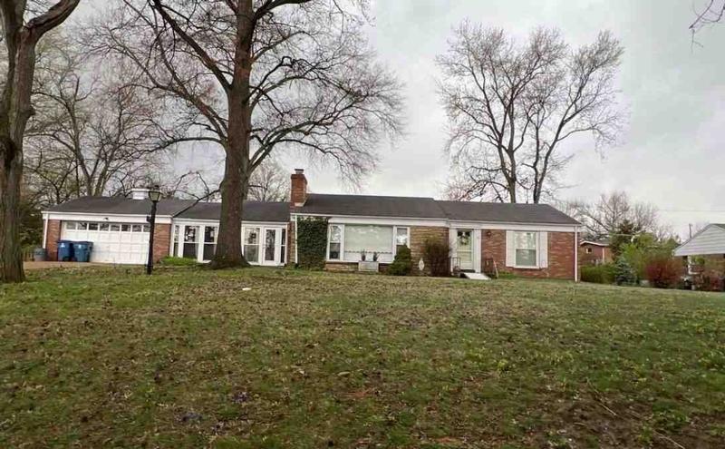 Sherwood Dr, Saint Louis, MO 63114