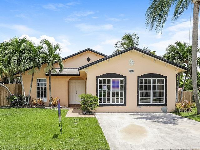 160th St, Miami, FL 33157