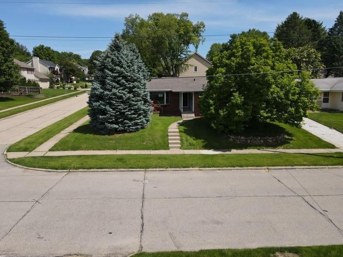 Fairlawn Dr, West Des Moines, IA 50265