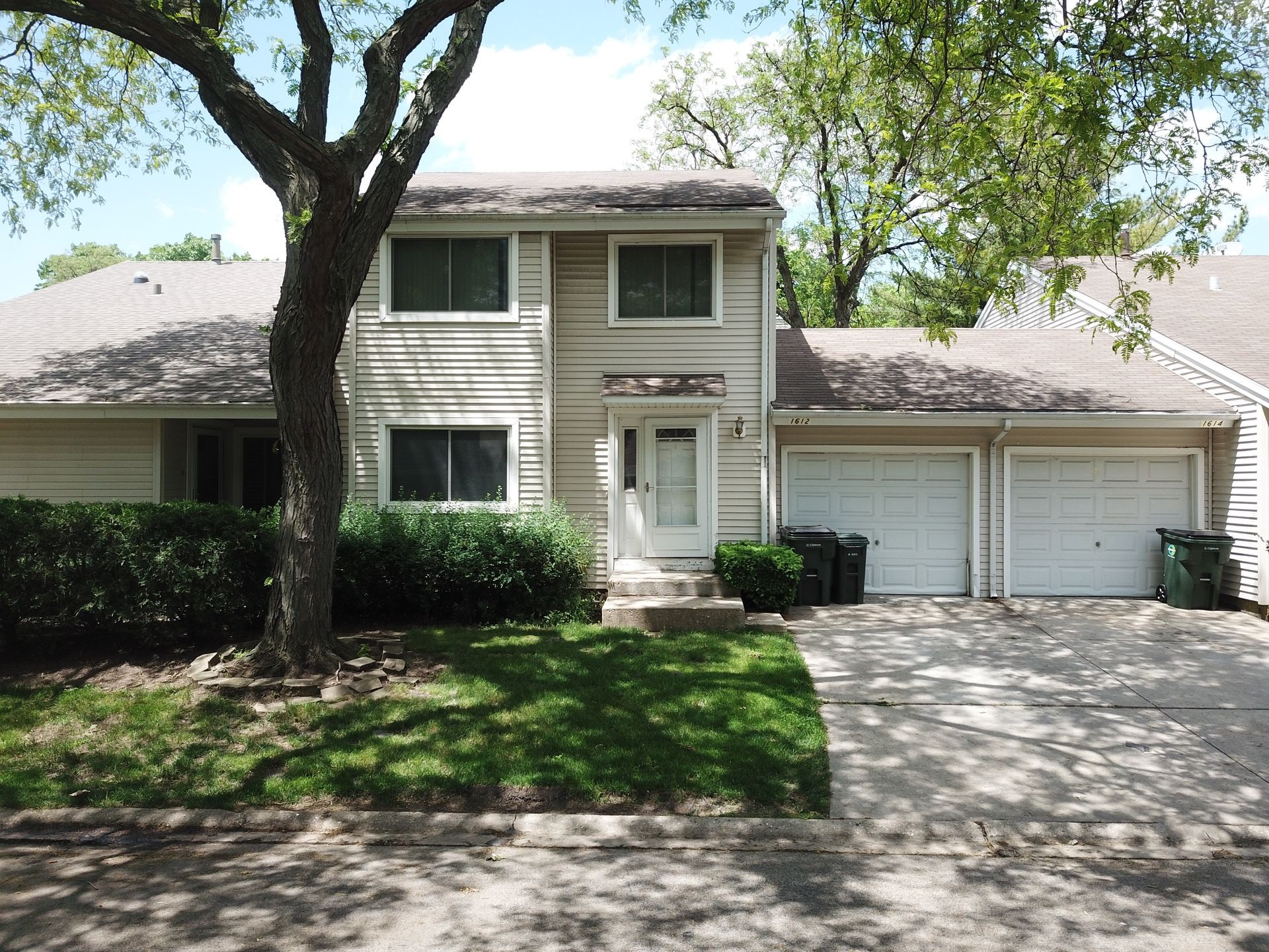 Vermillion Ln, Palatine, IL 60074