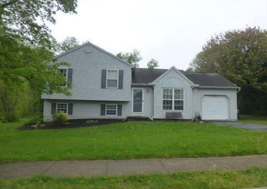 Crossing Way, Manchester, PA 17345