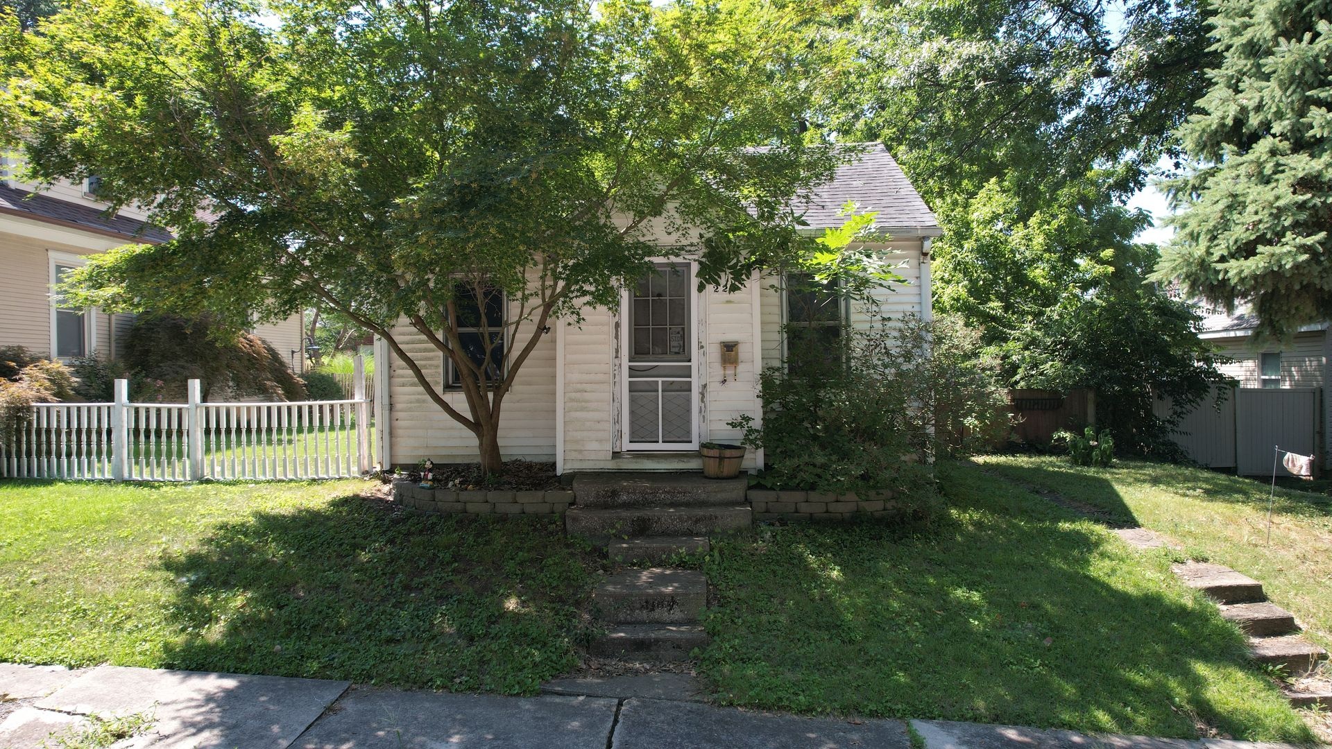 Center St, Lebanon, IL 62254