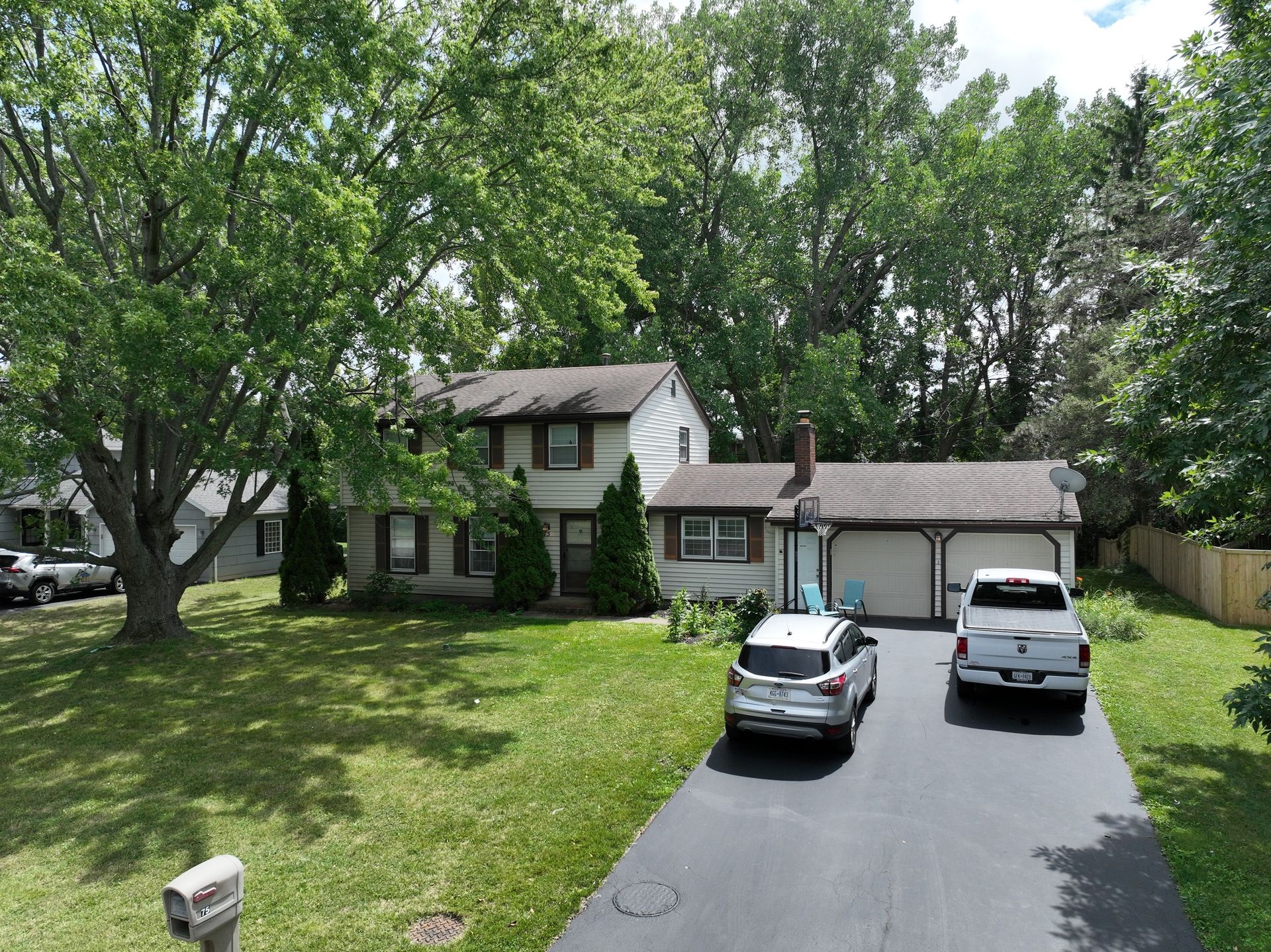 Chadwick Dr, Rochester, NY 14618