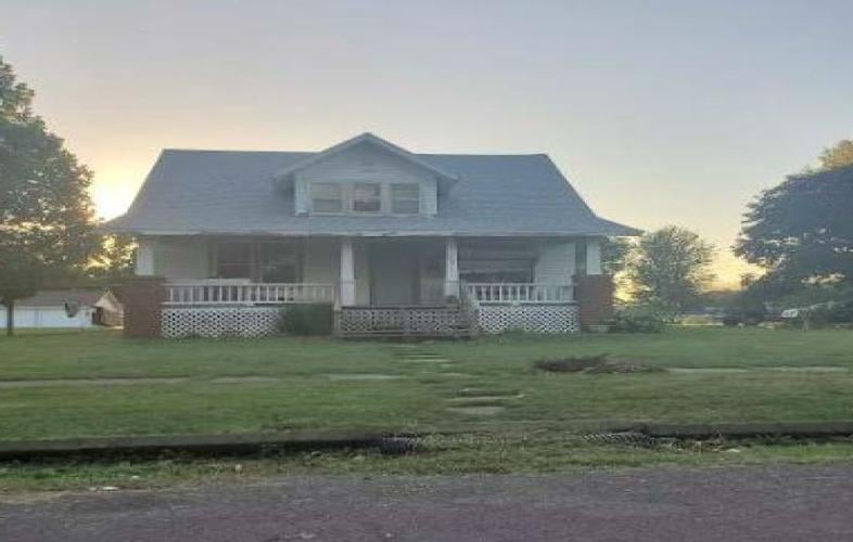Euclid St, Slater, MO 65349
