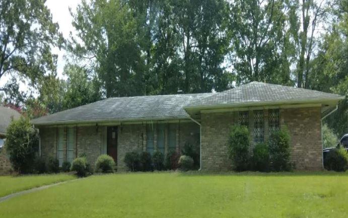 Mossline Dr, Jackson, MS 39211