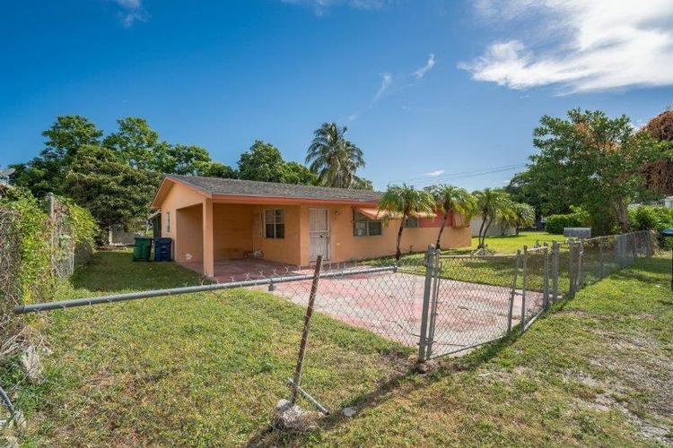 76th St, Miami, FL 33147 #1