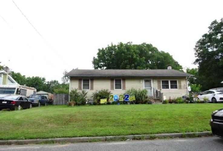 Chestnut St, Clayton, NJ 08312