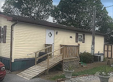 Crystal Dr, Manheim, PA 17545