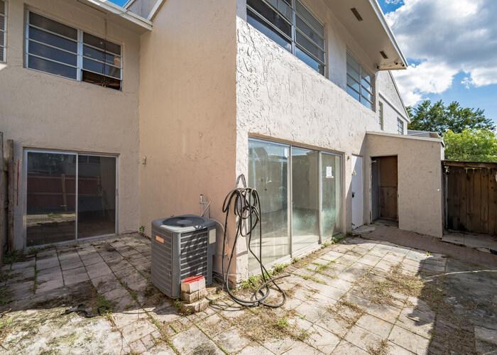 82nd Circle Ln, Miami, FL 33193