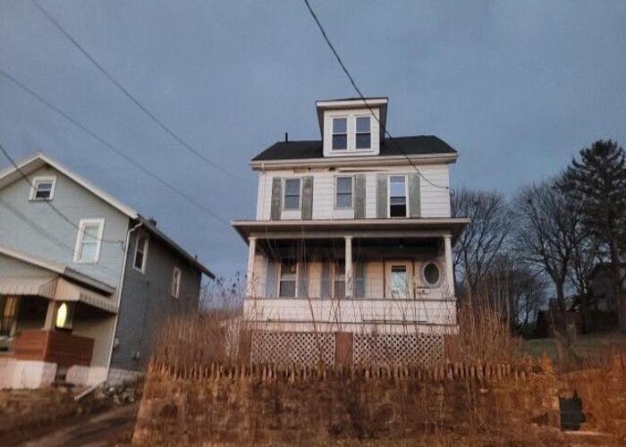Lotz Ave, Altoona, PA 16602