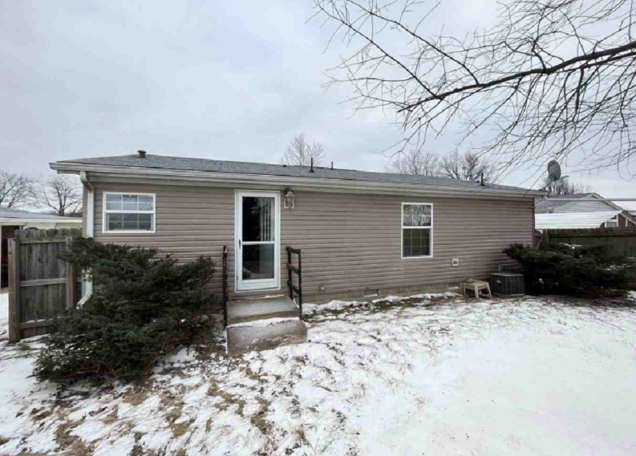 Fountain Lake Dr, Greenfield, IN 46140 #1