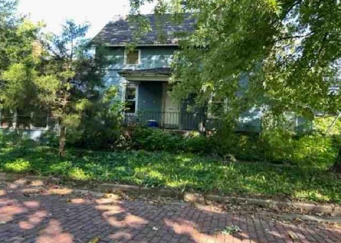 Vine St, Piper City, IL 60959