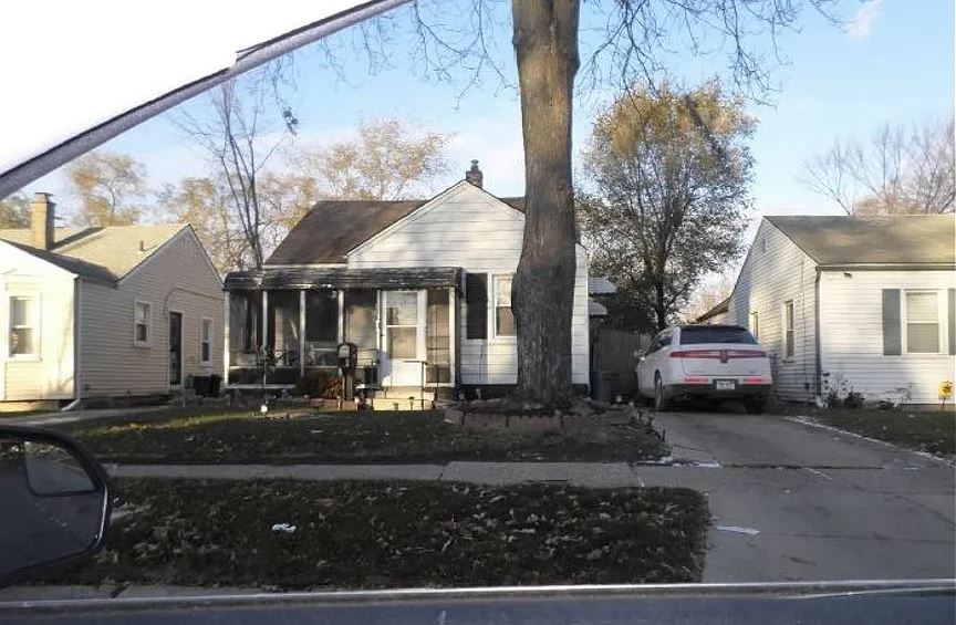 Kingsville St, Harper Woods, MI 48225